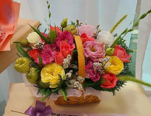Autumn flower colors, orange and terracotta — an actual delivery photo sent across Korea by Arrive in Bloom